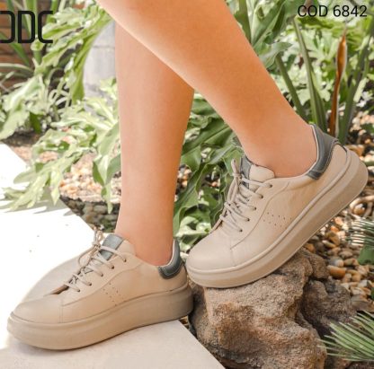 Sneaker